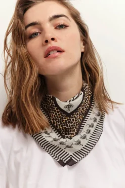 Echarpes Et Foulards^One Step Abrams - Carre Beige Soie Imprime Mix Mini Girafon Et Danseuses