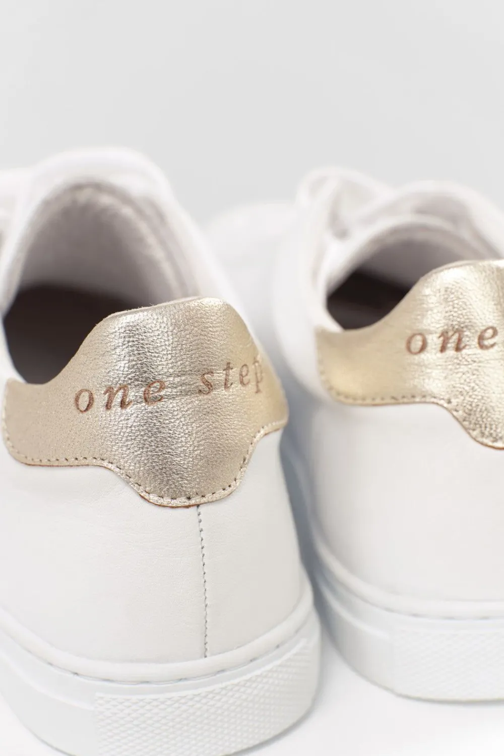 Chaussures^One Step O.Oasis - Sneakers Blanches En Cuir Broderie Danseuse